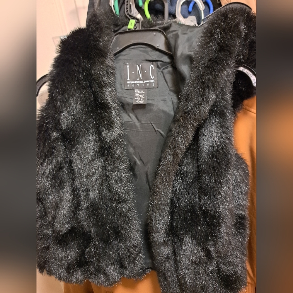 Vest - Picture 2 of 3